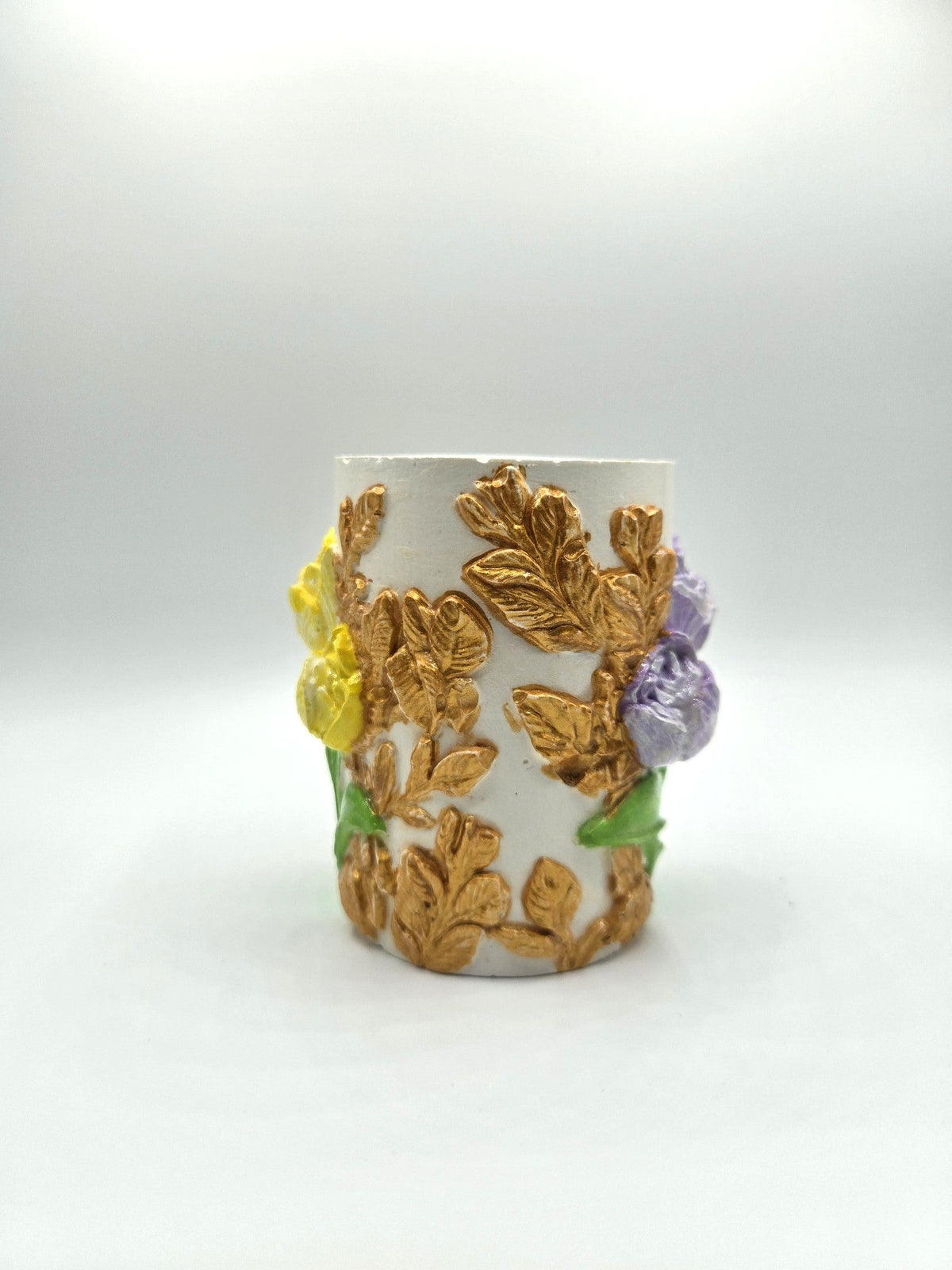 Blumenrelief Dekoobjekt Seite mit Lila und Gelb