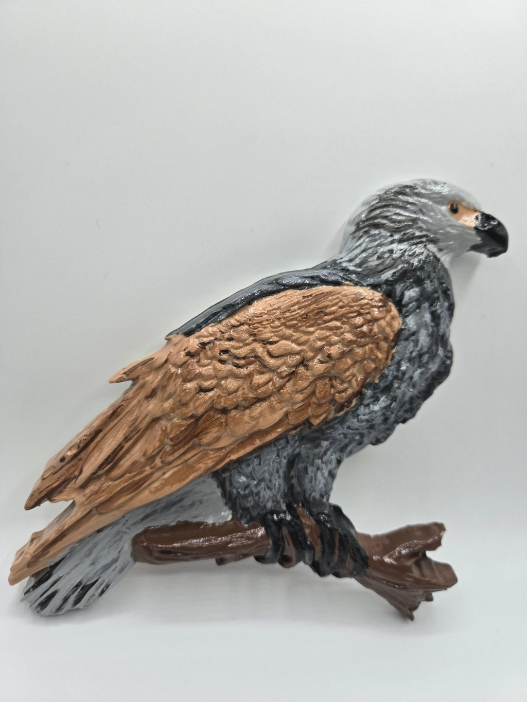 Adler Skulptur von hinten schräg