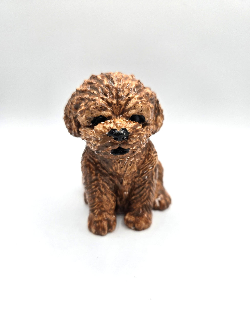 Pudel Figur aus Gips von vorne