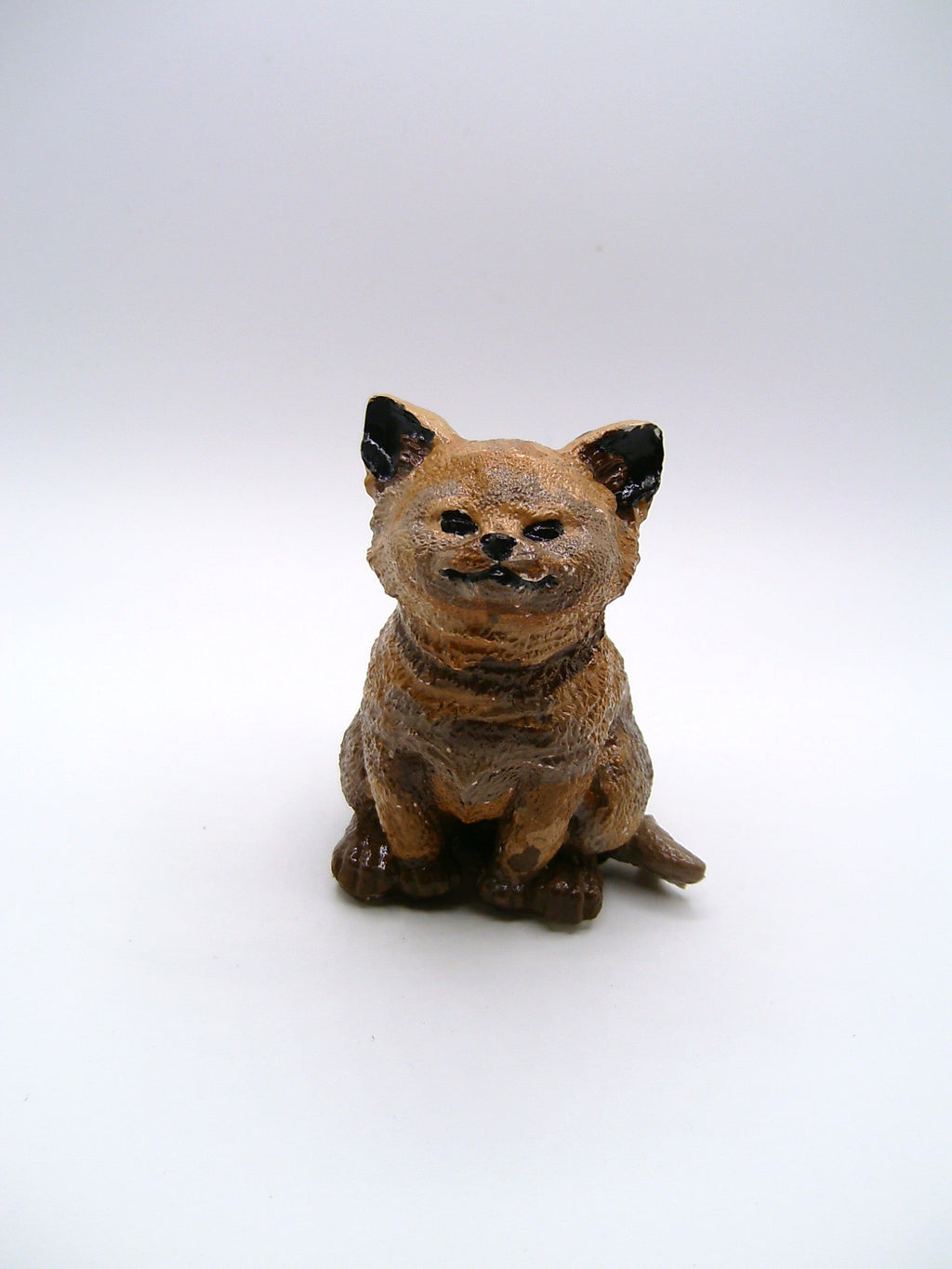 Katzen-Skulptur von vorne