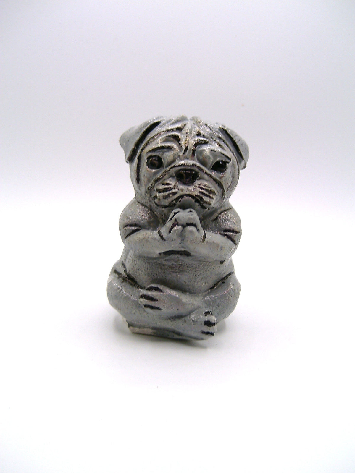 Mops Dekofigur von vorne