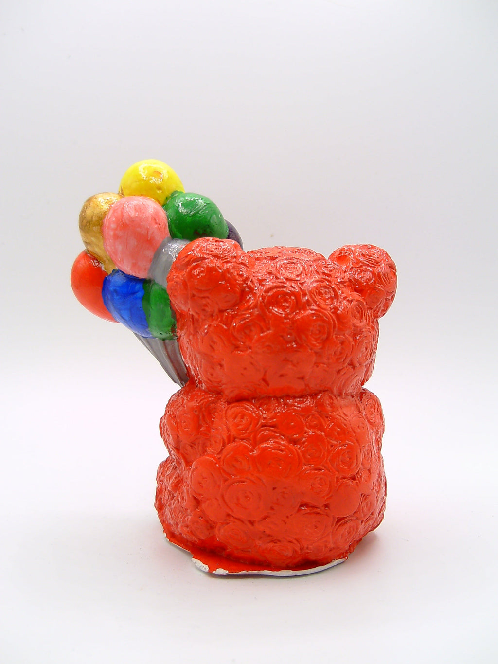 Rosenbär mit Luftballons von hinten