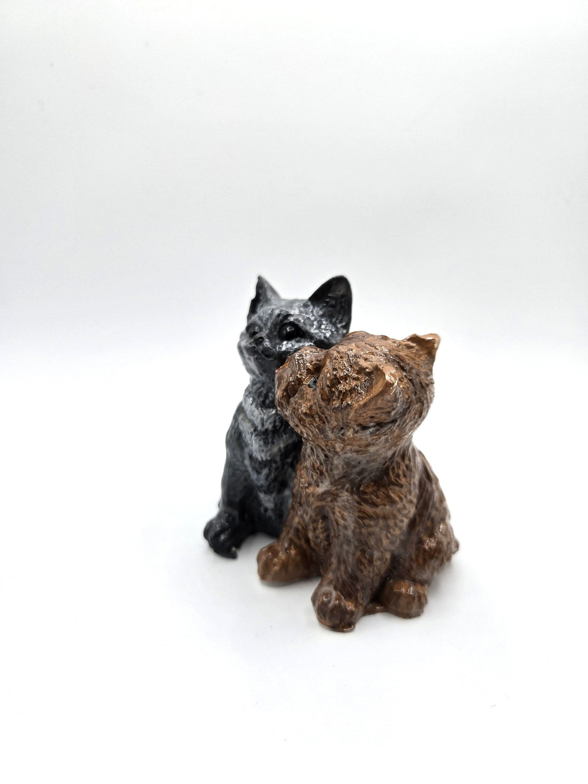 Katze und Hund Figur von vorne