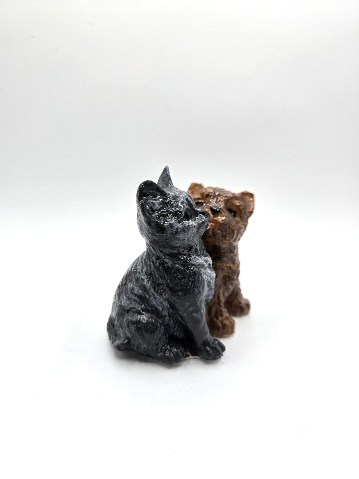 Katze und Hund Figur seitlich