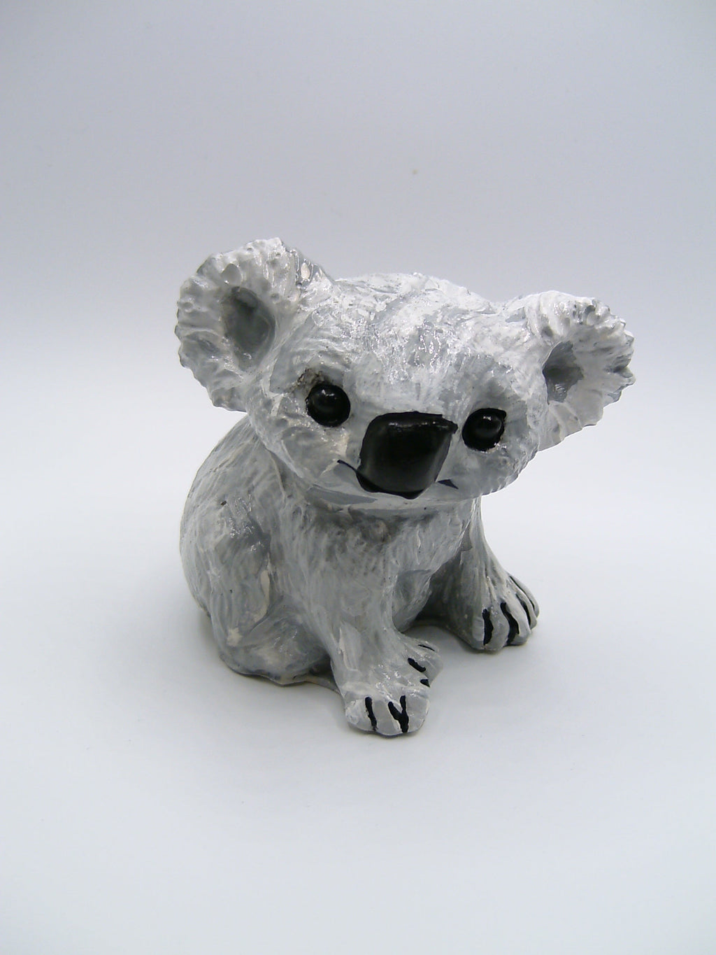 Koala Figur seitlich von vorne