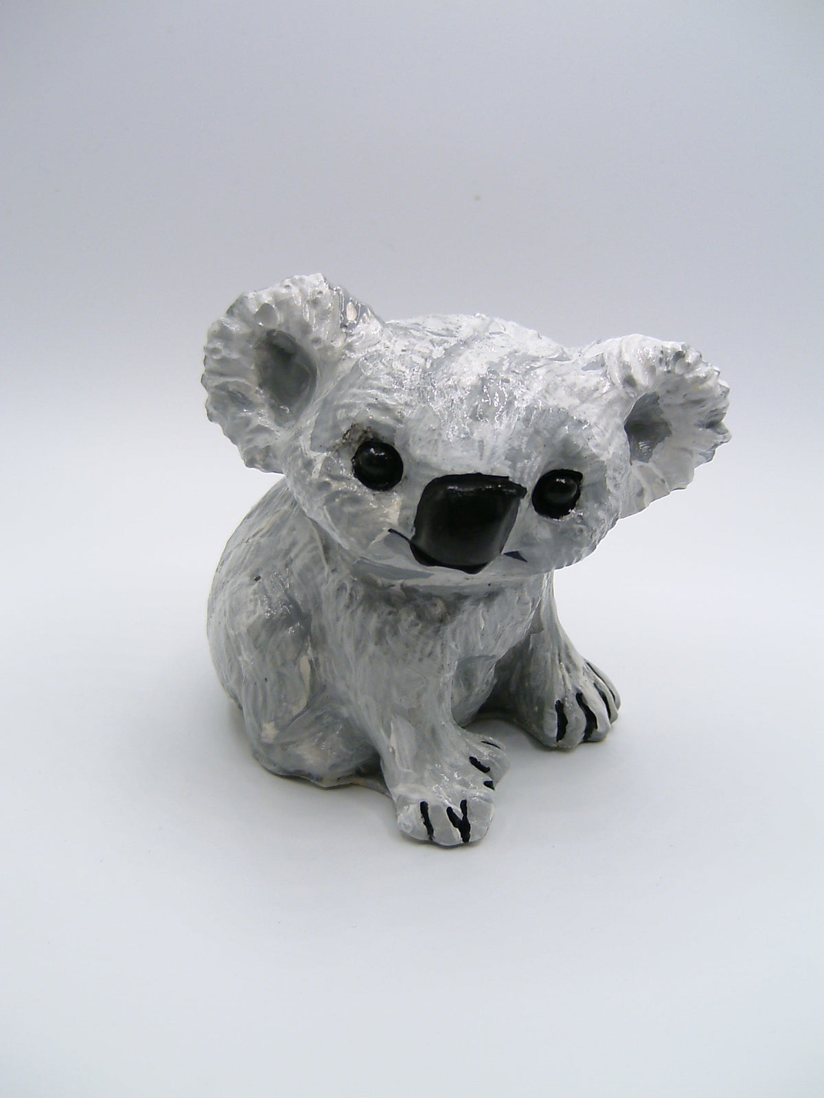 Koala Figur seitlich von vorne
