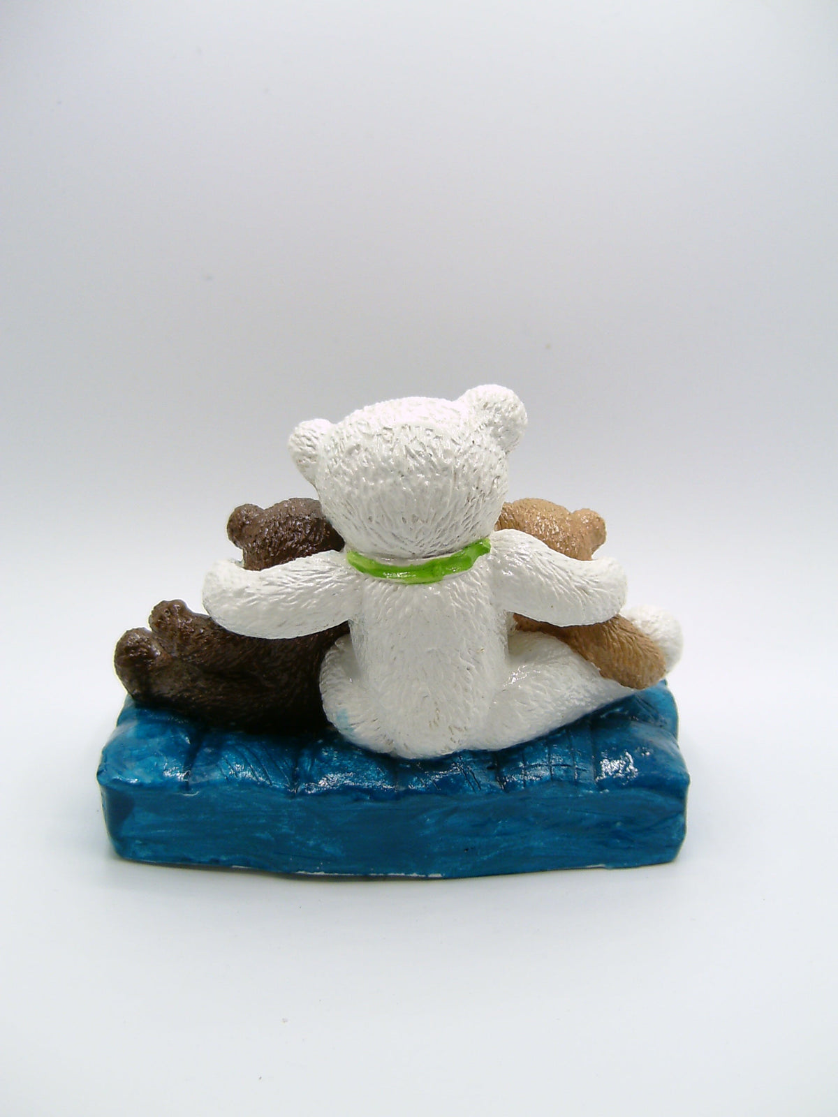 Drei Teddybären Figur von hinten